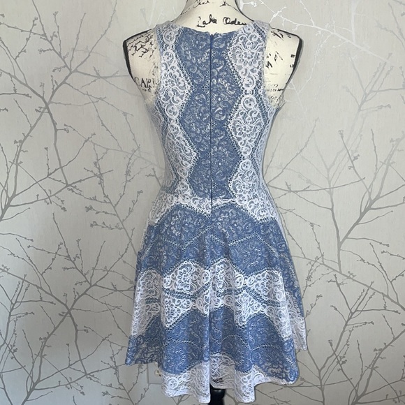 Francesca’s Dina Be lace dress, Size Small - Picture 2 of 8